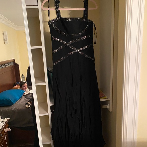 Black BCBG sequence ruffled dress. Size 8. - Picture 3 of 5